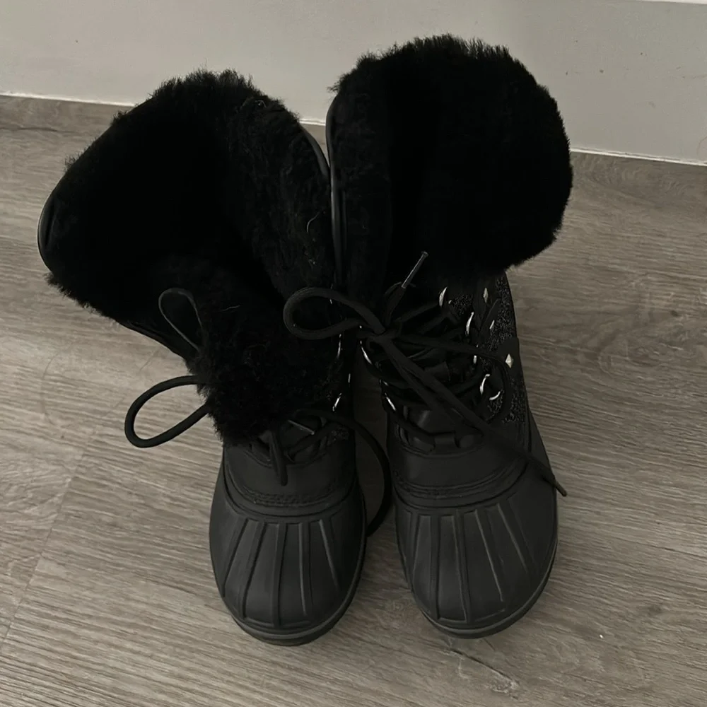 Crocs Women's Snow & winter Boots Sz 5